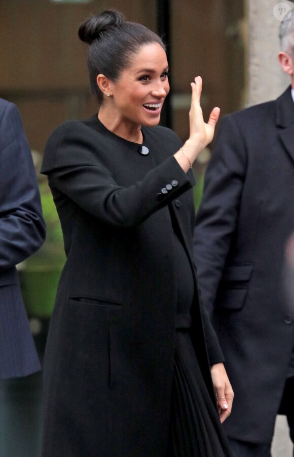 Meghan Markle, duchesse de Sussex, enceinte, sort de l'université de Londres après un échange avec les étudiants membres de l'association des universités du Commonwealth le 31 janvier 2019.