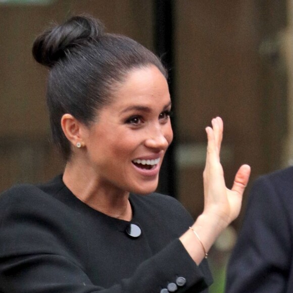 Meghan Markle, duchesse de Sussex, enceinte, sort de l'université de Londres après un échange avec les étudiants membres de l'association des universités du Commonwealth le 31 janvier 2019.