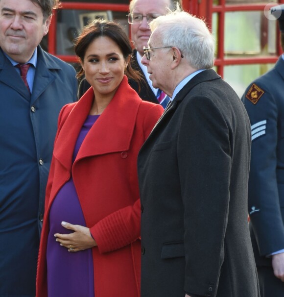 Le prince Harry, duc de Sussex, et Meghan Markle (enceinte), duchesse de Sussex, arrivent à Birkenhead. Le couple doit rencontrer de nombreux acteurs d'organisations locales. Le 14 janvier 2019.