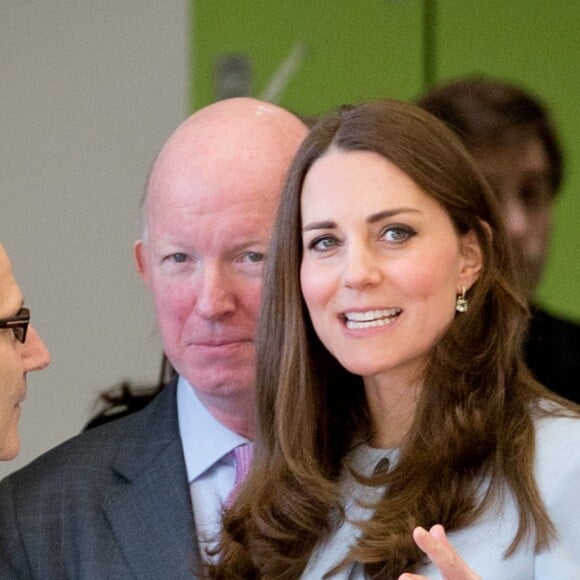 Kate Catherine Middleton, duchesse de Cambridge, enceinte assiste à l'inauguration du Kensington Leisure Centre à Londres le 19 janvier 2015.