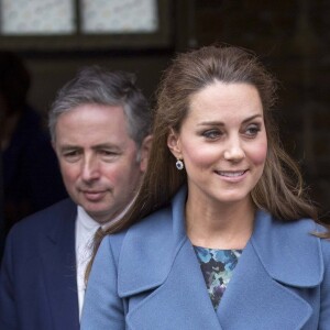 Kate Catherine Middleton, duchesse de Cambridge, enceinte, visite l'usine de la faïencerie de Emma Bridgewater à Stoke-on-Trent. Le 18 février 2015.