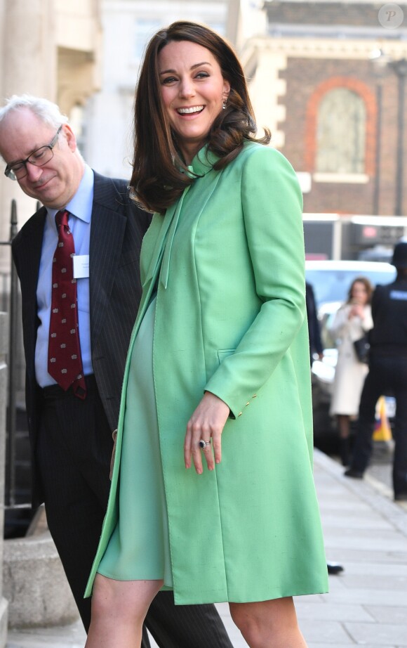Catherine (Kate) Middleton, duchesse de Cambridge, enceinte arrive à la Société Royale de Médecine à Londres, Royaume Uni, le 21 mars 2018.