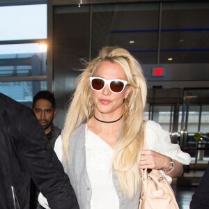 Exclusif - Britney Spears et son compagnon Sam Asghari arrivent à l'aéroport de New York (JFK) le 13 mai 2018.