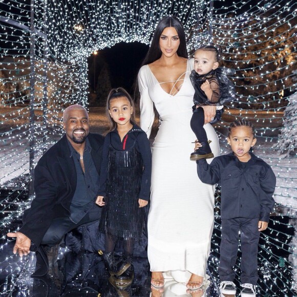 Kim Kardashian, Kanye West et leurs trois enfants North, Saint et Chicago fêtent le réveillon de Noël. Calabasas, le 24 décembre 2018.