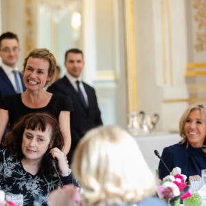 Emmanuel et Brigitte Macron - Rencontre avec Sandrine Bonnaire, sa fille aînée Jeanne et sa soeur Sabine Bonnaire à l'Elysée, le 8 mars 2019.