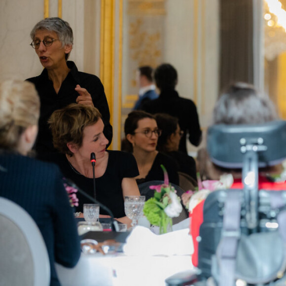 Emmanuel et Brigitte Macron - Rencontre avec Sandrine Bonnaire, sa fille aînée Jeanne et sa soeur Sabine Bonnaire à l'Elysée, le 8 mars 2019.