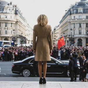 Les premières dames Brigitte Macron et Peng Liyuan (femme du président de la république populaire de Chine) en visite à l'Opéra Garnier pour assister à des répétitions, Paris le 25 mars 2019.