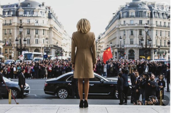 Les premières dames Brigitte Macron et Peng Liyuan (femme du président de la république populaire de Chine) en visite à l'Opéra Garnier pour assister à des répétitions, Paris le 25 mars 2019.
