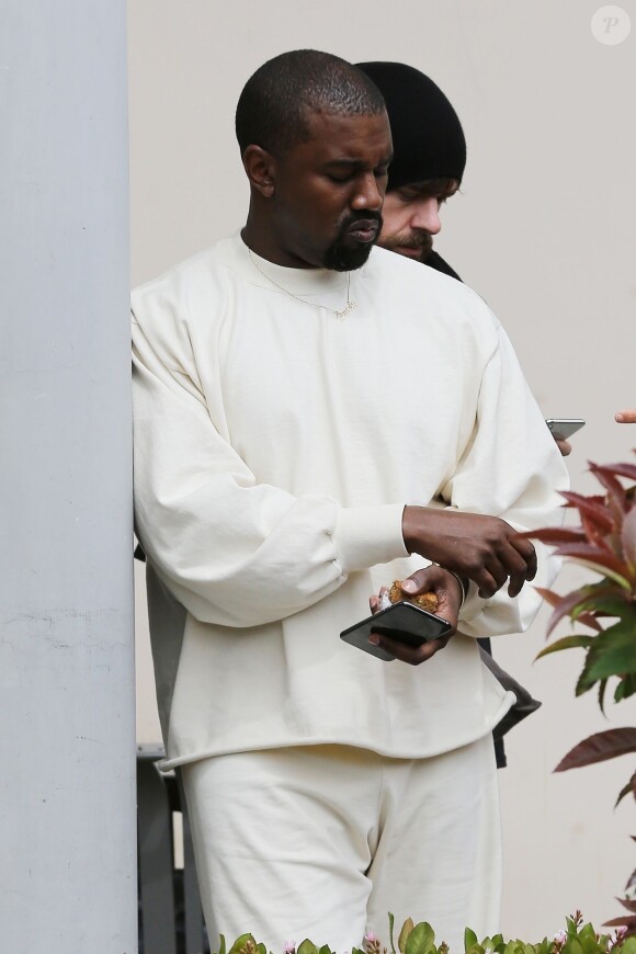 Exclusif - Kanye West va déjeuner après le service religieux à Los Angeles, le 7 avril 2019.