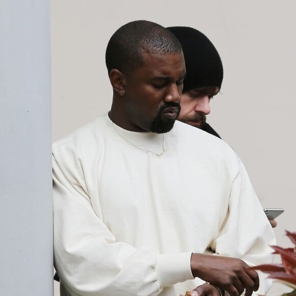 Exclusif - Kanye West va déjeuner après le service religieux à Los Angeles, le 7 avril 2019.