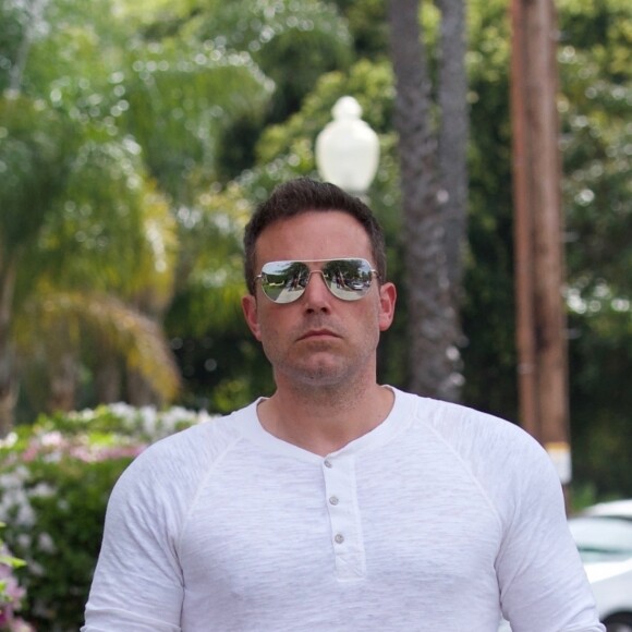 Ben Affleck va chercher ses enfants Samuel et Seraphina à la sortie de l'école à Los Angeles, le 11 avril 2019.