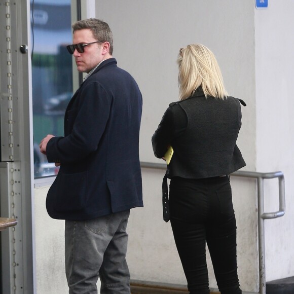Exclusif - Ben Affleck et Lindsay Shookus sortent de chez le dermatologue à Los Angeles, le 13 mars 2019.