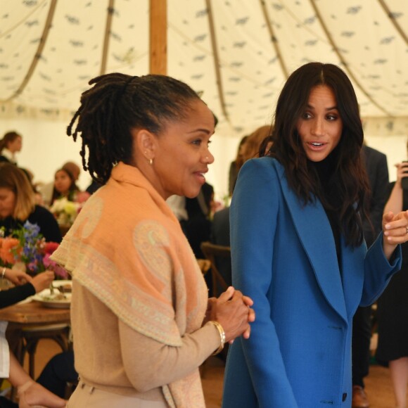 Doria Ragland, la mère de Meghan Markle, le prince Harry, duc de Sussex - Meghan Markle reçoit les femmes qui apparaissent dans le livre de recettes ""Together, our community cookbook"" au palais Kensington à Londres le 20 septembre 2018.