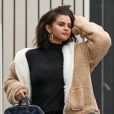 Exclusif - Selena Gomez arrive avec une amie à un studio d'enregistrement à Orange County. Selena est allée passer des vacances ensoleillées à Cabo San Lucas. Le 13 février 2019