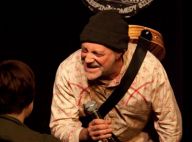 Ian Cognito, humoriste de 60 ans, meurt sur scène : le public croit à un sketch
