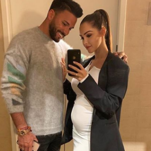 Nabilla Benattia, enceinte et divine en robe moulée, avec Thomas Vergara au Sofitel de Beverly Hills - Instagram, 16 avril 2019