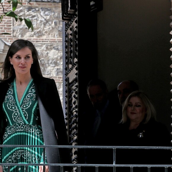 La reine Letizia d'Espagne (robe Sandro) en visite au monastère de l'Incarnation à Madrid le 10 avril 2019 pour découvrir les aménagements réalisés pour l'accessibilité aux personnes en situation de handicap.