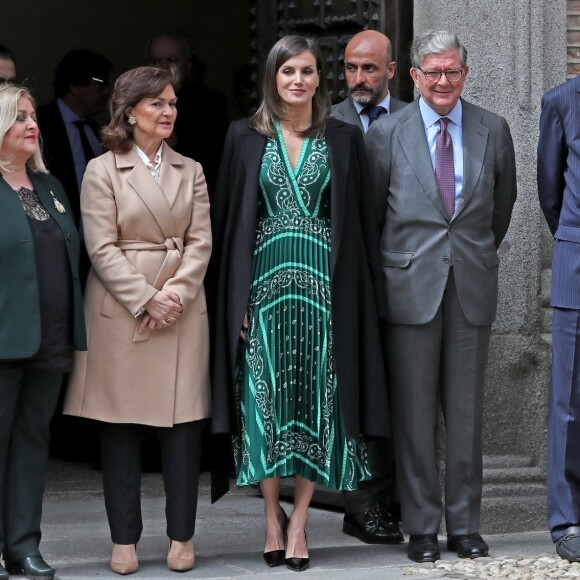 La reine Letizia d'Espagne (robe Sandro) en visite au monastère de l'Incarnation à Madrid le 10 avril 2019 pour découvrir les aménagements réalisés pour l'accessibilité aux personnes en situation de handicap.