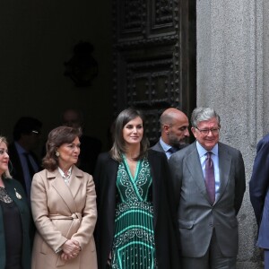 La reine Letizia d'Espagne (robe Sandro) en visite au monastère de l'Incarnation à Madrid le 10 avril 2019 pour découvrir les aménagements réalisés pour l'accessibilité aux personnes en situation de handicap.