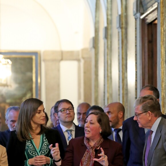 La reine Letizia d'Espagne (robe Sandro) en visite au monastère de l'Incarnation à Madrid le 10 avril 2019 pour découvrir les aménagements réalisés pour l'accessibilité aux personnes en situation de handicap.