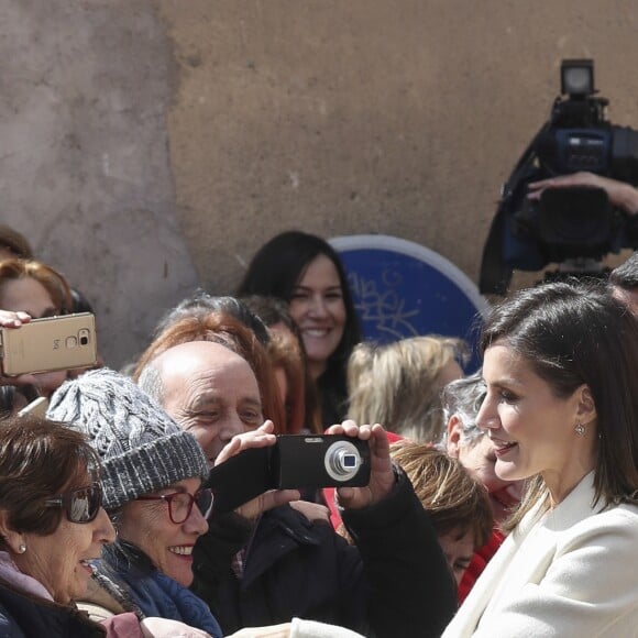 La reine Letizia d'Espagne en visite à Lerma dans la province de Burgos le 11 avril 2019 pour l'inauguration de l'exposition "Angeli" de la fondation "Las Edades del Hombre".