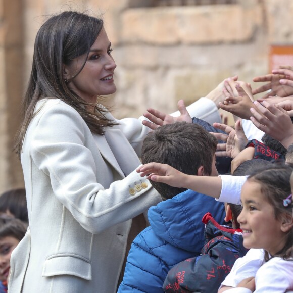 La reine Letizia d'Espagne en visite à Lerma dans la province de Burgos le 11 avril 2019 pour l'inauguration de l'exposition "Angeli" de la fondation "Las Edades del Hombre".