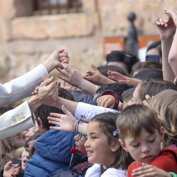 La reine Letizia d'Espagne en visite à Lerma dans la province de Burgos le 11 avril 2019 pour l'inauguration de l'exposition "Angeli" de la fondation "Las Edades del Hombre".