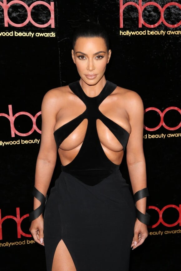 Kim Kardashian West (robe Thierry Mugler modèle de 1998) - Les célébrités à la 5ème soirée annuelle Beauty Awards à Hollywood, le 17 février 2019.