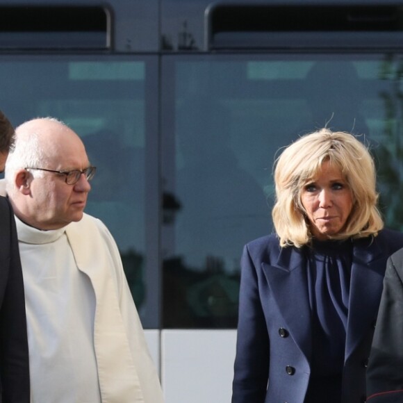 Christophe Castaner, ministre de l'intérieur, la première dame Brigitte Macron, Patrick Chauvet, recteur de Notre-Dame de Paris lors de la la messe chrismale dans l'église Saint-Sulpice à Paris au lieu de Notre-Dame le 17 avril 2019. © Stéphane Lemouton / Bestimage