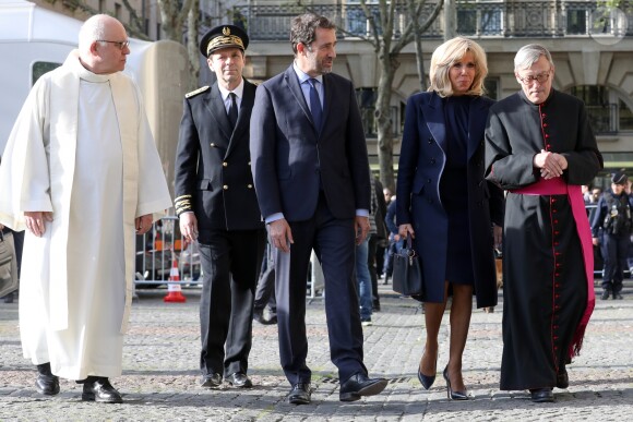 Christophe Castaner, ministre de l'intérieur, la première dame Brigitte Macron, Patrick Chauvet, recteur de Notre-Dame de Paris lors de la la messe chrismale dans l'église Saint-Sulpice à Paris au lieu de Notre-Dame le 17 avril 2019. © Stéphane Lemouton / Bestimage