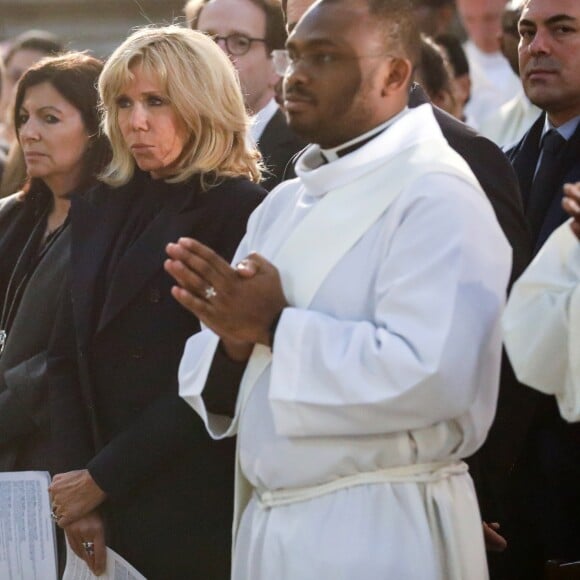 Anne Hidalgo, maire de Paris, la première dame Brigitte Macron lors de la la messe chrismale dans l'église Saint-Sulpice à Paris au lieu de Notre-Dame le 17 avril 2019. © Stéphane Lemouton / Bestimage