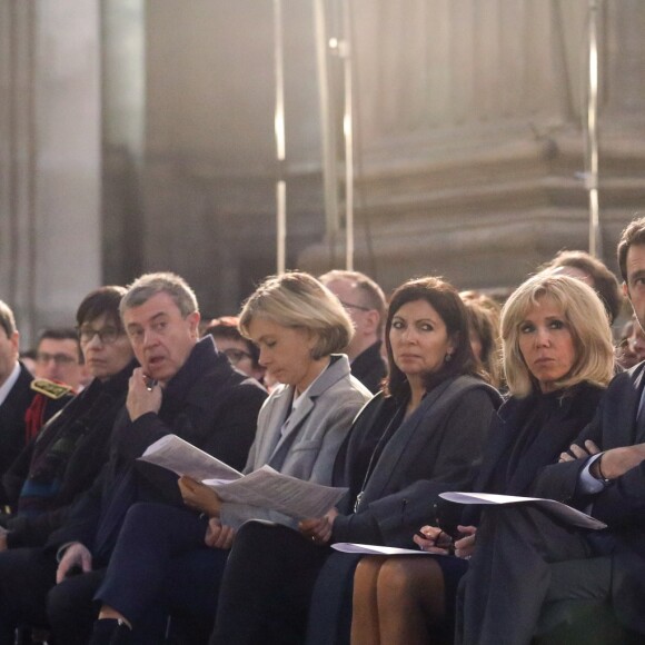 Valérie Pécresse, présidente du conseil régional d'Ile de France, Anne Hidalgo, maire de Paris, la première dame Brigitte Macron, Christophe Castaner, ministre de l'intérieur lors de la la messe chrismale dans l'église Saint-Sulpice à Paris au lieu de Notre-Dame le 17 avril 2019. © Stéphane Lemouton / Bestimage