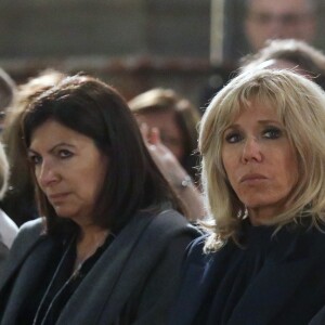 Valérie Pécresse, présidente du conseil régional d'Ile de France, Anne Hidalgo, maire de Paris, la première dame Brigitte Macron, Christophe Castaner, ministre de l'intérieur lors de la la messe chrismale dans l'église Saint-Sulpice à Paris au lieu de Notre-Dame le 17 avril 2019. © Stéphane Lemouton / Bestimage