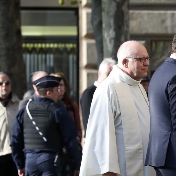 La première Dame Brigitte Macron, Christophe Castaner, ministre de l'intérieur et Monseigneur Patrick Chauvet, recteur-archiprêtre de la cathédrale Notre-Dame de Paris lors de la messe chrismale, l'une des célébrations de la semaine sainte précédant Pâques, qui aurait dû être dite par Monseigneur Aupetit à Notre-Dame, à l'église Saint-Sulpice de Paris, France, le 17 avril 2019. © Stéphane Lemouton/Bestimage