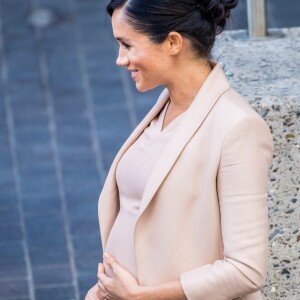 Meghan Markle, duchesse de Sussex, enceinte, à la sortie du National Theatre à Londres le 30 janvier 2019.