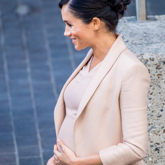 Meghan Markle, duchesse de Sussex, enceinte, à la sortie du National Theatre à Londres le 30 janvier 2019.