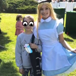 Alexandra Rosenfeld a publié une photo de sa fille Ava participant à la 3ème édition de la chasse aux oeufs de Pâques organisé par le comité du Faubourg Saint-Honoré en partenariat avec la Maison Dalloyau au jardin des Champs-Elysées, à Paris.