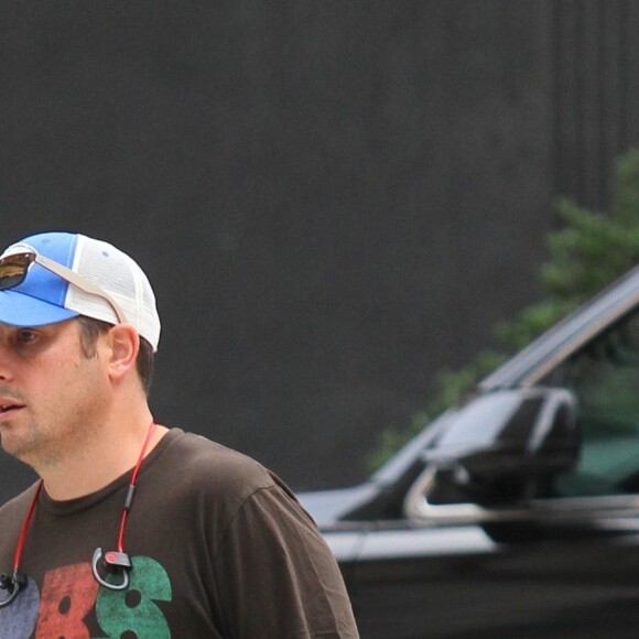 Jason Biggs ('American Pie') fait du shopping avec sa femme Jenny Mollen enceinte dans le quartier de Manhattan à New York, le 28 août 2017.