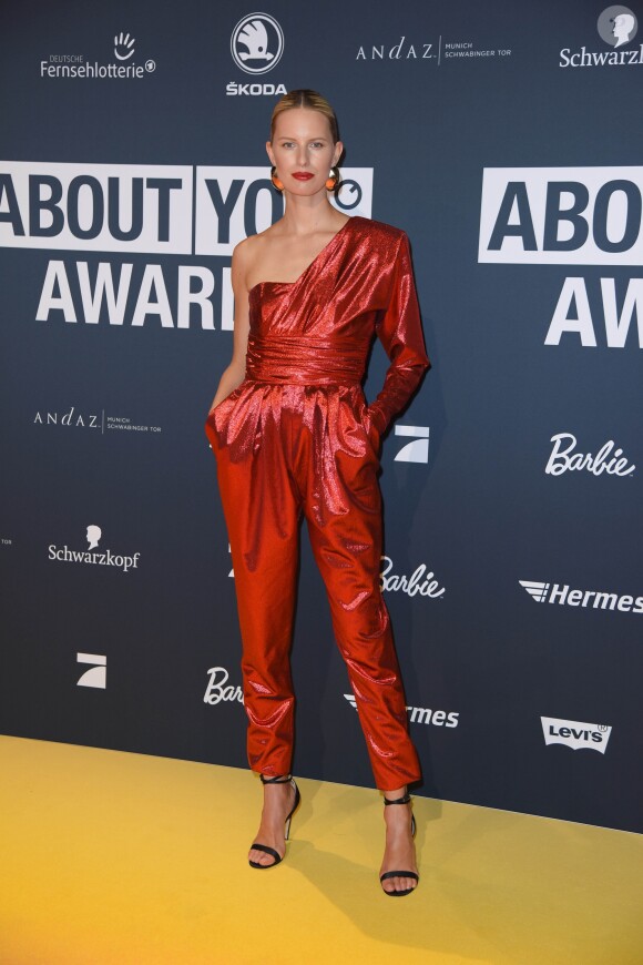 Karolina Kurkova au photocall de la soirée des "About You Awards 2019" aux Bavaria Studios à Munich, le 18 avril 2019.