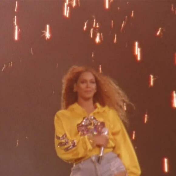 Homecoming (Retrouvailles): Un film de Beyonce. Ce regard intime et approfondi sur la célèbre performance Coachella de Beyoncé en 2018 révèle le chemin émotionnel qui mène du concept créatif au mouvement culturel. Première le 17 avril.