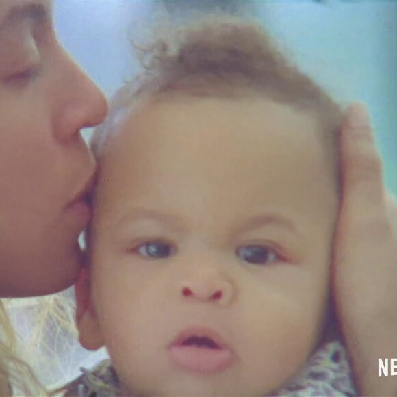 Homecoming (Retrouvailles): Un film de Beyonce. Ce regard intime et approfondi sur la célèbre performance Coachella de Beyoncé en 2018 révèle le chemin émotionnel qui mène du concept créatif au mouvement culturel. Première le 17 avril. Seulement sur Netflix.