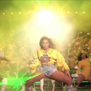 Homecoming (Retrouvailles): Un film de Beyonce. Ce regard intime et approfondi sur la célèbre performance Coachella de Beyoncé en 2018 révèle le chemin émotionnel qui mène du concept créatif au mouvement culturel. Première le 17 avril. Seulement sur Netflix.