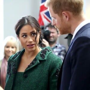 Meghan Markle la duchesse de Sussex enceinte et le prince Harry, duc de Sussex, assistent à une activité jeunesse le Jour du Commonwealth à la Maison du Canada le 11 mars 2019.