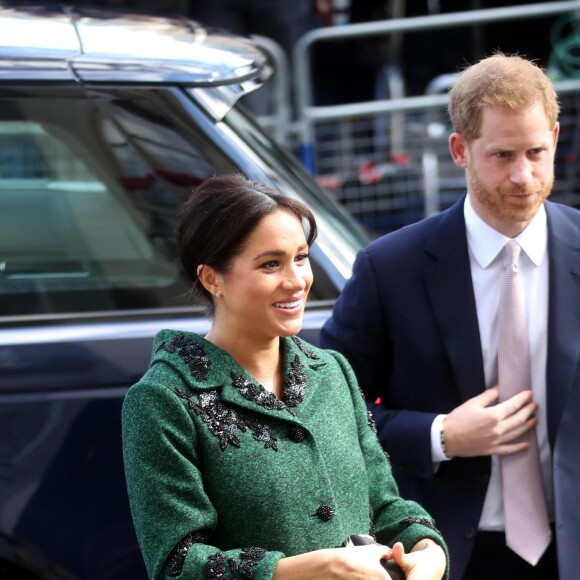 Meghan Markle la duchesse de Sussex enceinte et le prince Harry, duc de Sussex, assistent à une activité jeunesse le Jour du Commonwealth à la Maison du Canada le 11 mars 2019.