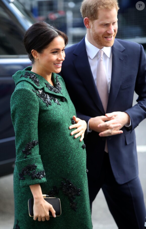 Meghan Markle la duchesse de Sussex enceinte et le prince Harry, duc de Sussex, assistent à une activité jeunesse le Jour du Commonwealth à la Maison du Canada le 11 mars 2019.