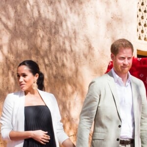 Le prince Harry, duc de Sussex et Meghan Markle, duchesse de Sussex, enceinte, en visite au "Andalusian Gardens" à Rabat lors de leur voyage officiel au Maroc, le 25 février 2019.