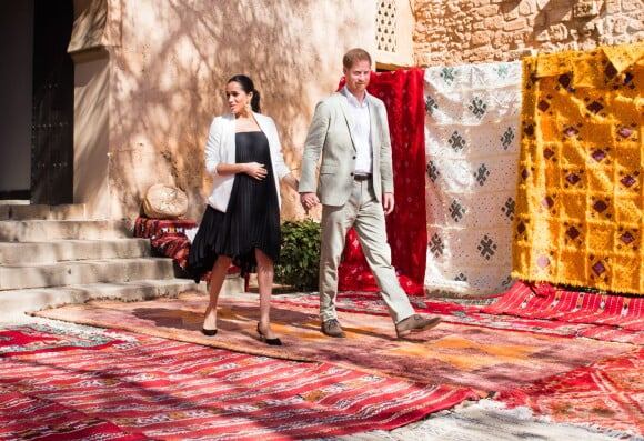 Le prince Harry, duc de Sussex et Meghan Markle, duchesse de Sussex, enceinte, en visite au "Andalusian Gardens" à Rabat lors de leur voyage officiel au Maroc, le 25 février 2019.