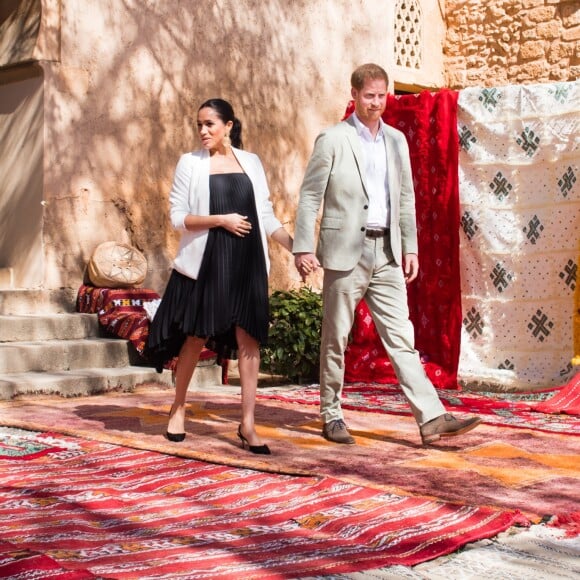 Le prince Harry, duc de Sussex et Meghan Markle, duchesse de Sussex, enceinte, en visite au "Andalusian Gardens" à Rabat lors de leur voyage officiel au Maroc, le 25 février 2019.