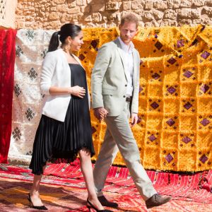 Le prince Harry, duc de Sussex et Meghan Markle, duchesse de Sussex, enceinte, en visite au "Andalusian Gardens" à Rabat lors de leur voyage officiel au Maroc, le 25 février 2019.