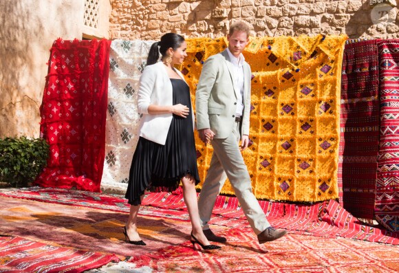 Le prince Harry, duc de Sussex et Meghan Markle, duchesse de Sussex, enceinte, en visite au "Andalusian Gardens" à Rabat lors de leur voyage officiel au Maroc, le 25 février 2019.